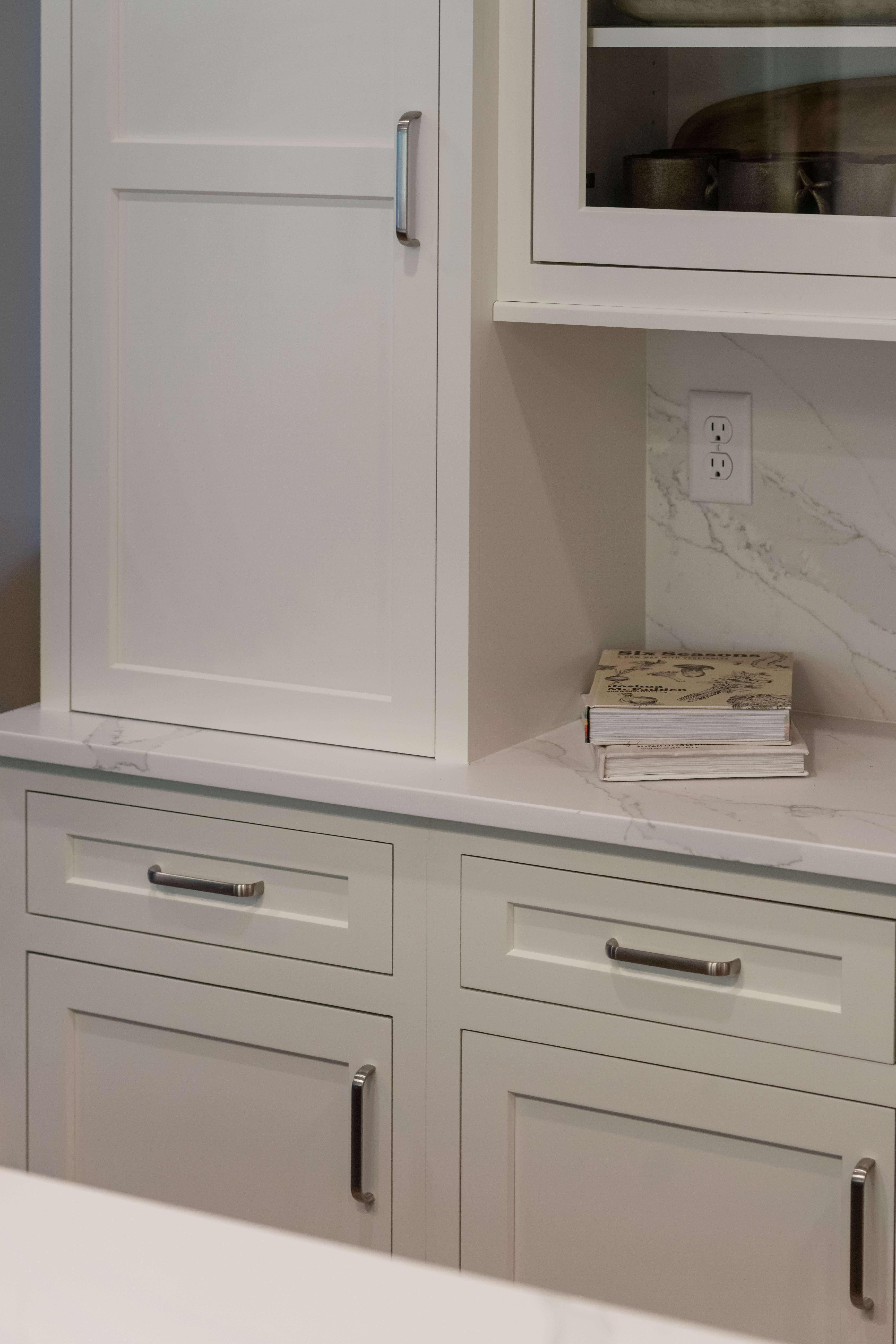 Continuity from Countertops to Backsplash